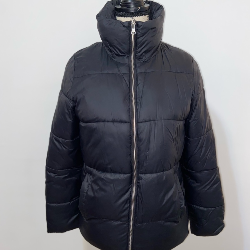 Old Navy Women’s Black Frost Free Puffer Coat